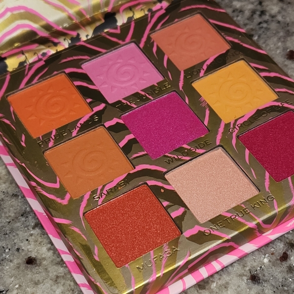 BNIB🦁Disney's The Lion King Revolution I Walk on the Wild Side Shadow Palette - Picture 3 of 8